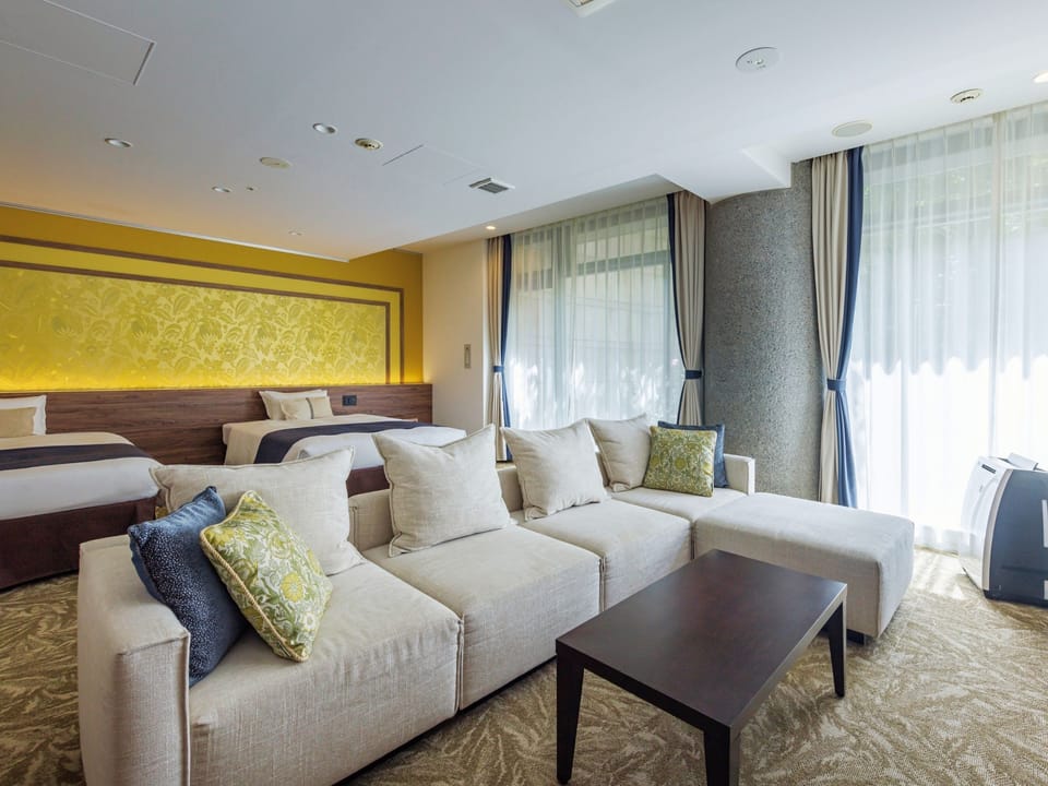 Premium Twin Room, Non Smoking | In-room safe, soundproofing, free WiFi, bed sheets
