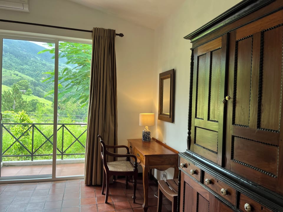 4 bedrooms, premium bedding, individually furnished, desk