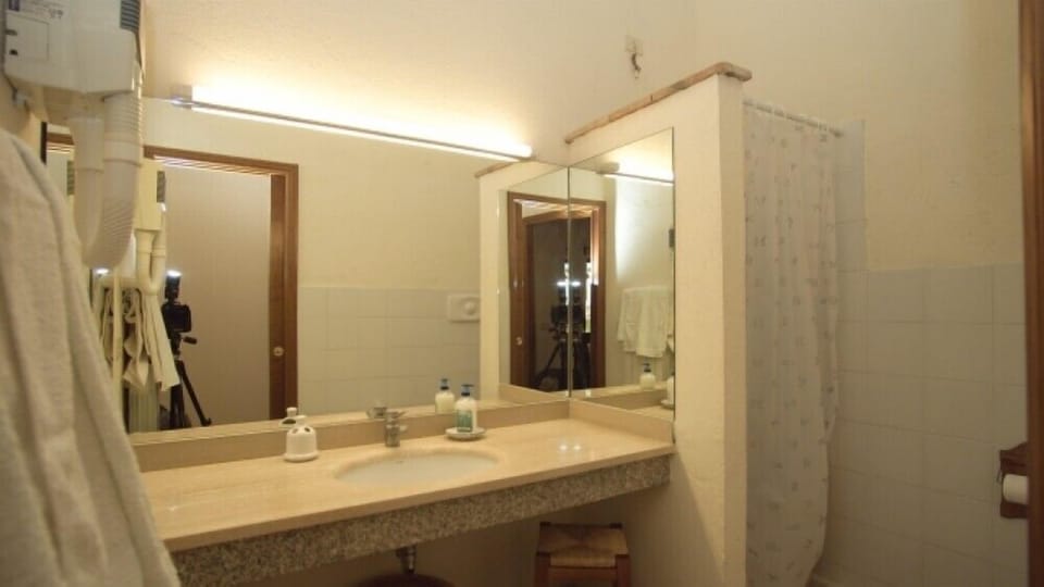 Family Apartment, 2 Bedrooms, Valley View | Bathroom | Shower, hair dryer, towels
