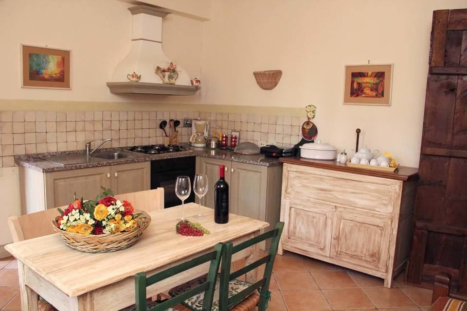 Classic Apartment, 1 Bedroom, Accessible | Private kitchenette | Fridge, oven, coffee/tea maker, cookware/dishes/utensils