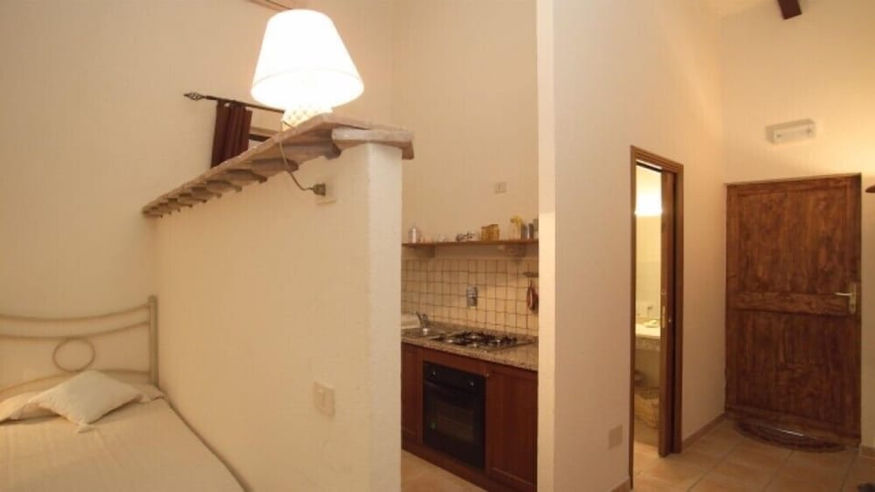 Comfort Studio, Hill View | Premium bedding, desk, iron/ironing board, free cribs/infant beds