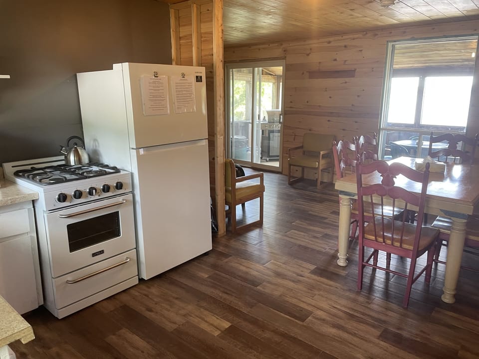 Standard Cabin, 3 Bedrooms, Lake View | Private kitchen | Full-size fridge, microwave, oven, stovetop