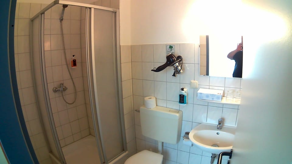Single Room | Bathroom | Shower, hair dryer, towels