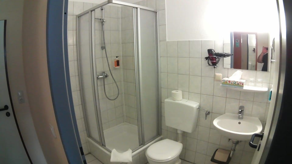 Standard Double Room | Bathroom | Shower, hair dryer, towels
