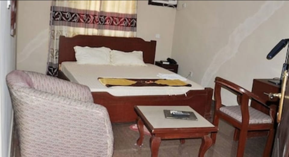 Minibar, in-room safe, free WiFi