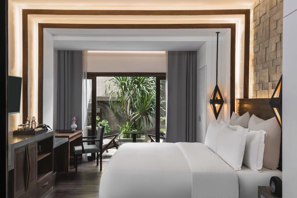 Deluxe King | 1 bedroom, premium bedding, free minibar, in-room safe