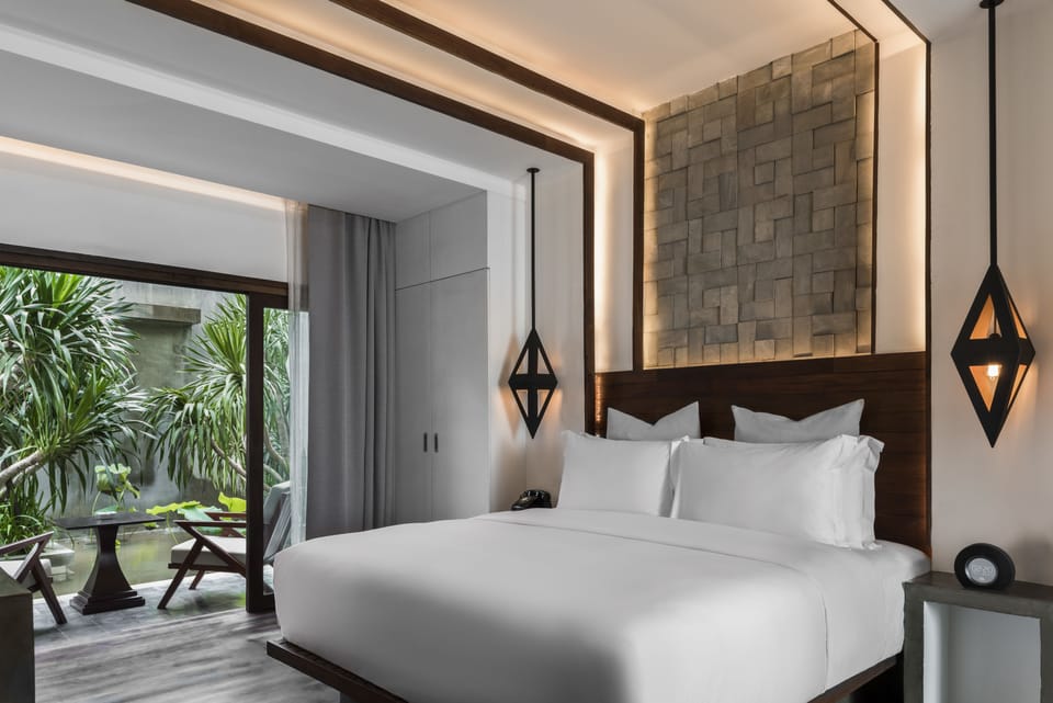 Deluxe King | 1 bedroom, premium bedding, free minibar, in-room safe