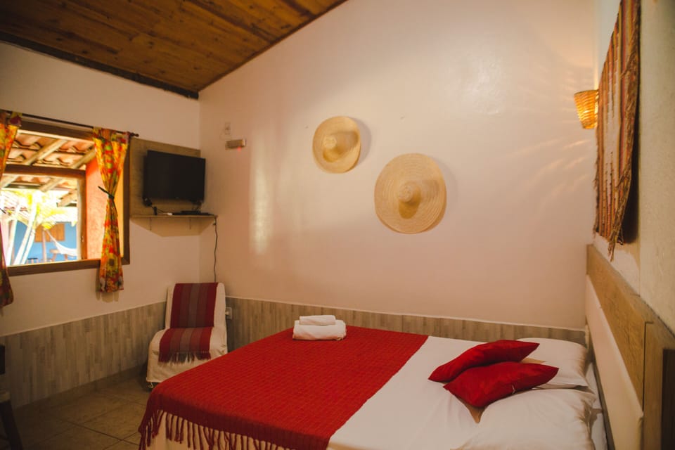 Standard Room, 1 Queen Bed | Living area | 32-inch LED TV with satellite channels, TV, Netflix