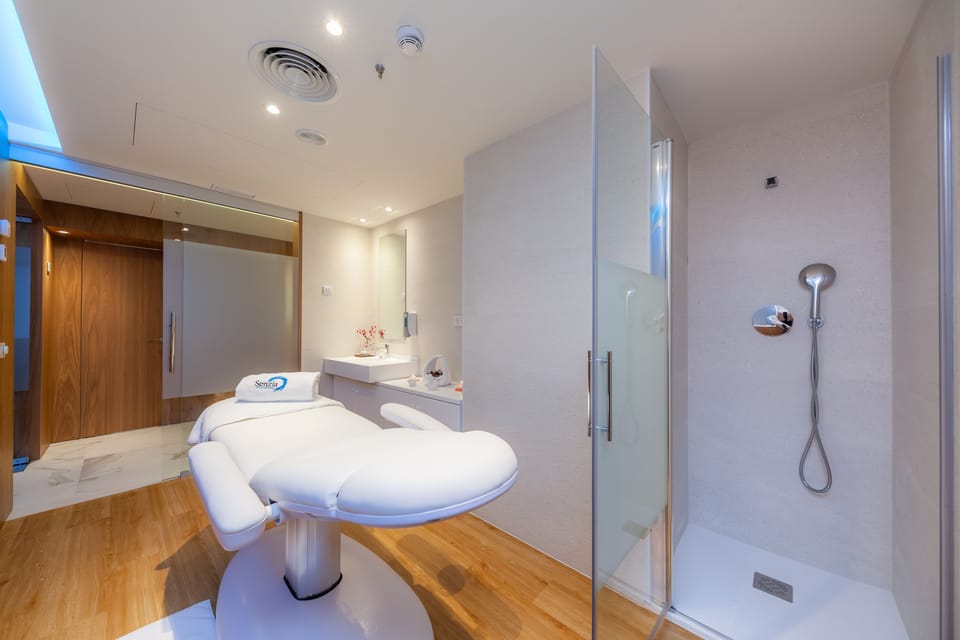 Couples treatment rooms, sauna, hot tub, steam room, body treatments