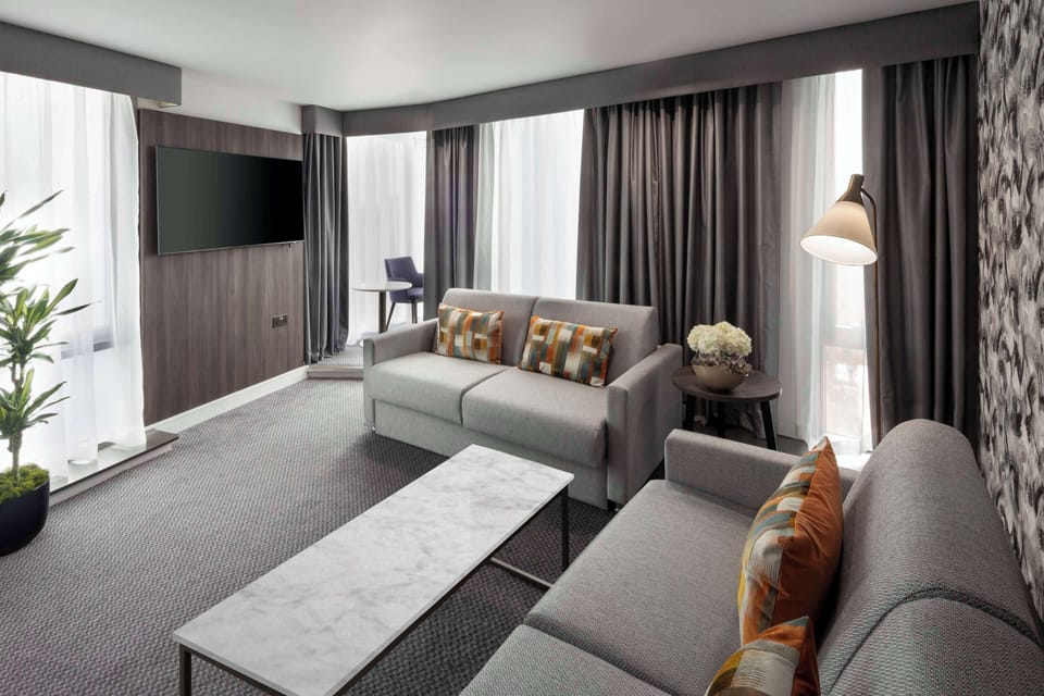 Duplex, 1 King Bed (Master Suite) | Living area
