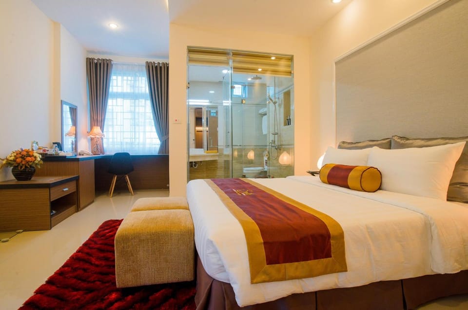 Minibar, desk, free WiFi, bed sheets