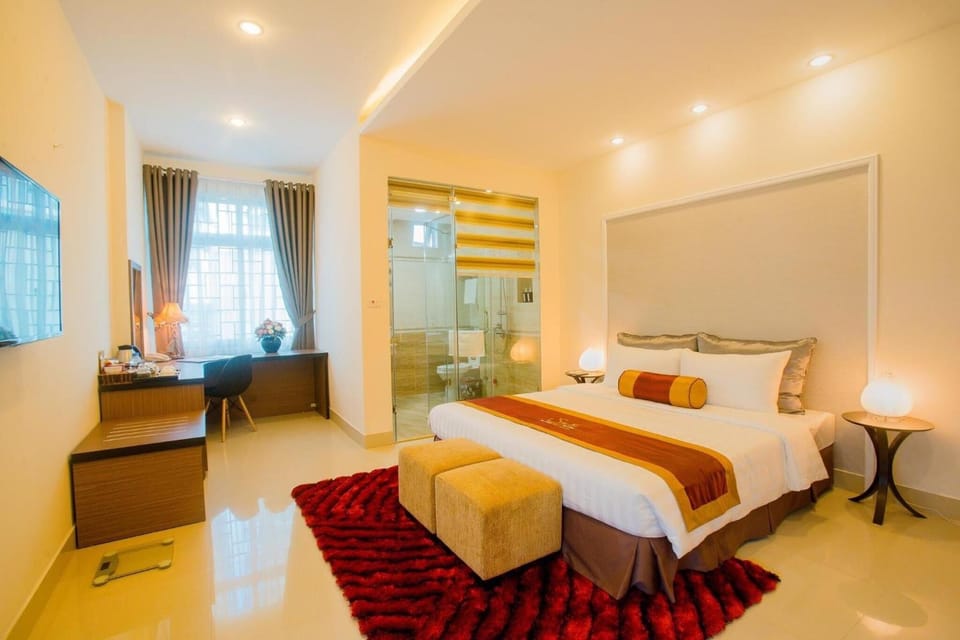 Minibar, desk, free WiFi, bed sheets