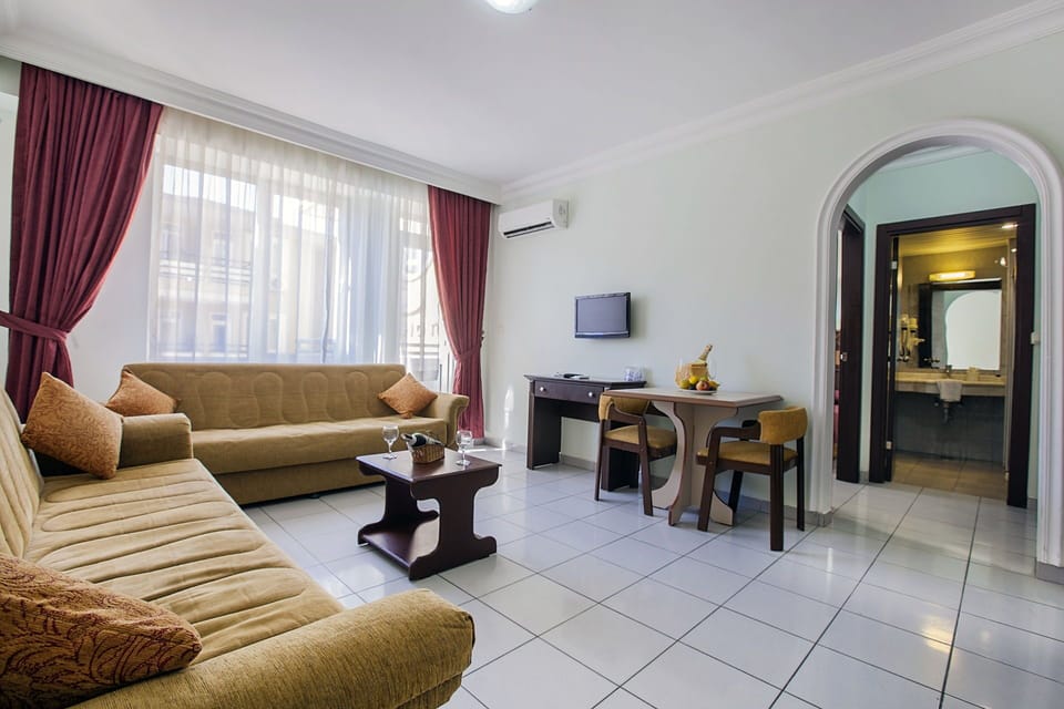 Family Room, 2 Bedrooms | Living area | 43-inch LCD TV with satellite channels, TV, table tennis