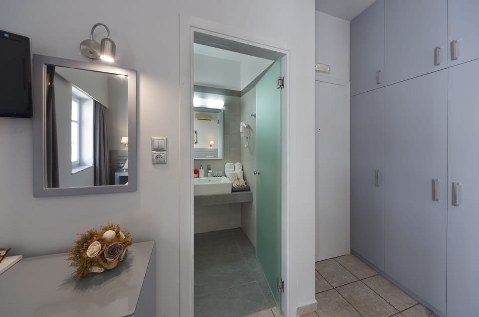 Twin Room (Shared Terrace) | Iron/ironing board, free WiFi