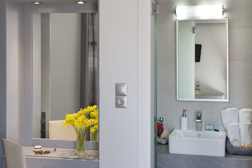 Twin Room (Shared Terrace) | Bathroom | Shower, free toiletries, hair dryer, slippers