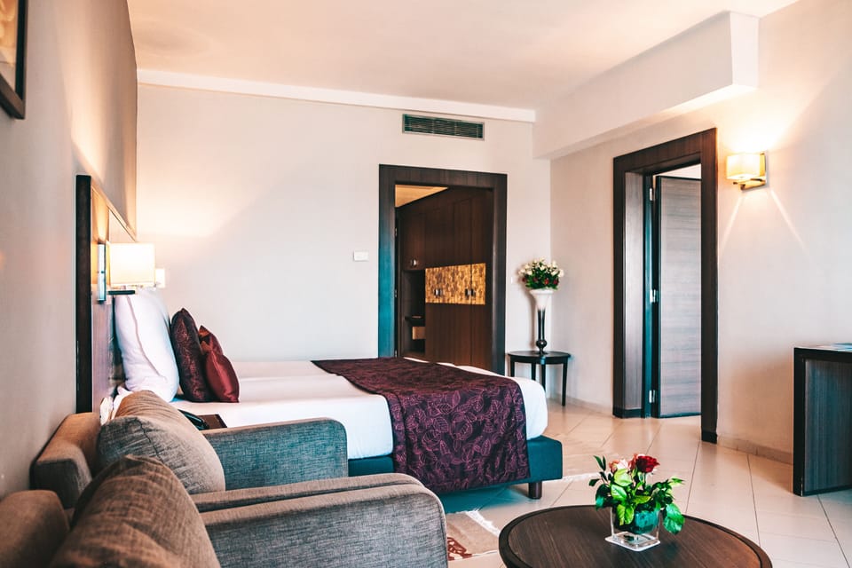 Standard Apartment | Hypo-allergenic bedding available, pillowtop beds, blackout drapes