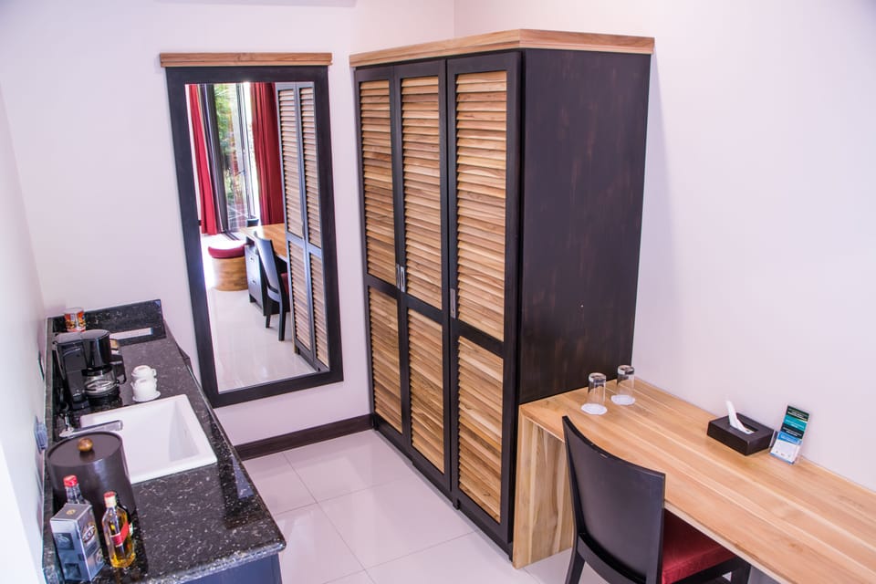 Minibar, in-room safe, individually decorated, individually furnished