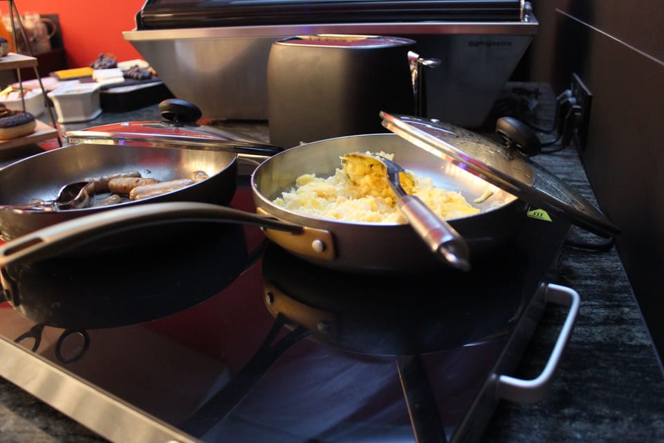 Daily buffet breakfast for a fee