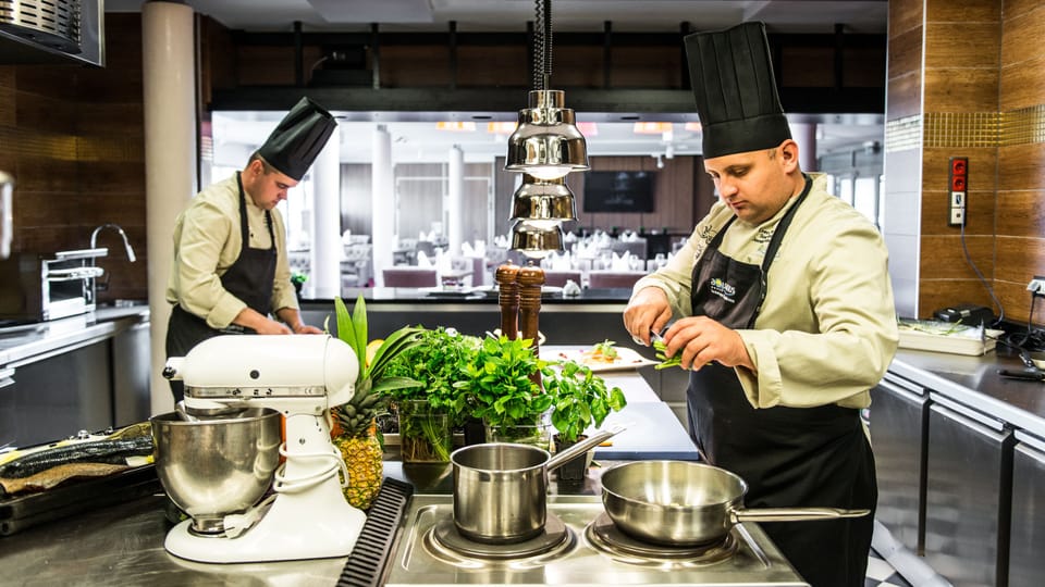 Breakfast, lunch, dinner served; international cuisine 