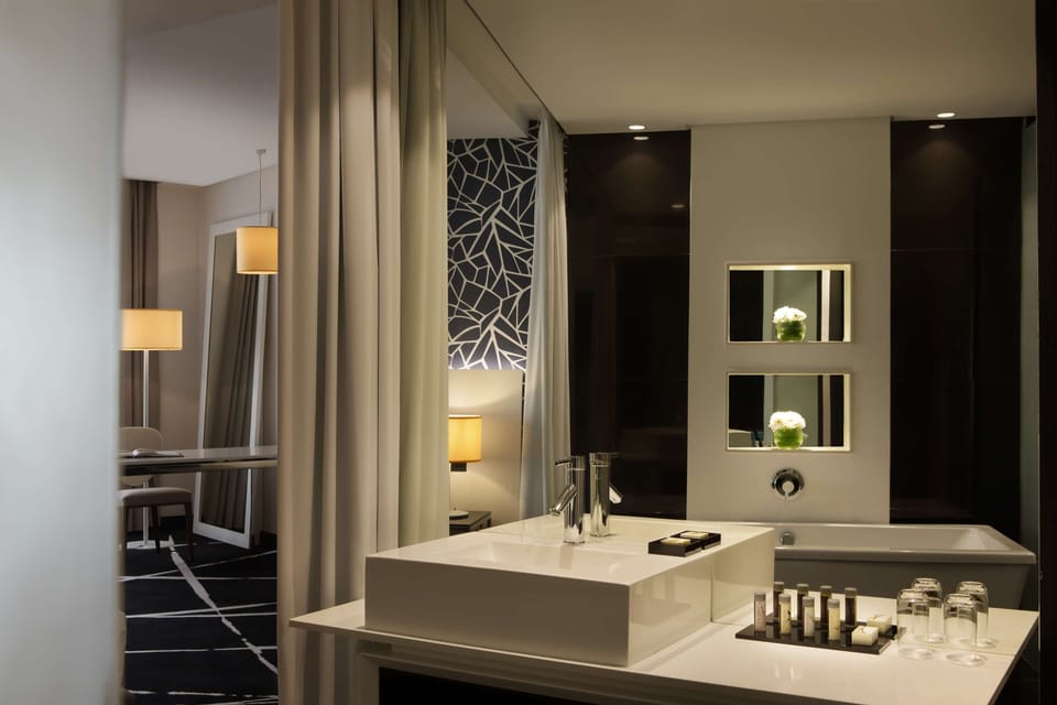 Combined shower/tub, deep soaking tub, free toiletries, hair dryer