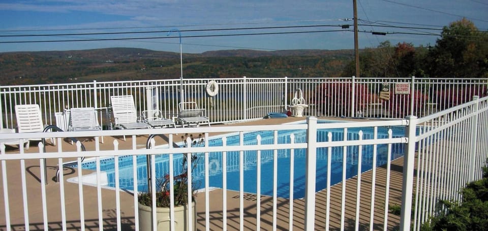 Outdoor pool, open 7:00 AM to 9:00 AM, sun loungers