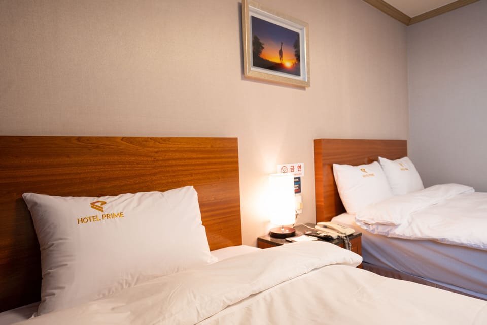Deluxe Twin Room (Breakfast for 2, Free Netflix+Youtube) | Premium bedding, down comforters, individually furnished