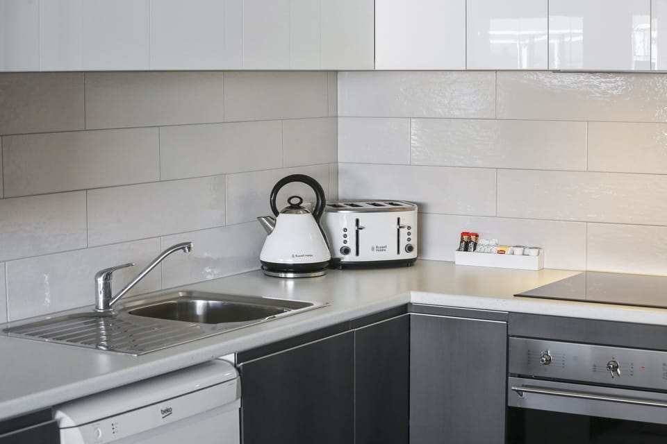 Apartment, 2 Bedrooms | Private kitchen | Fridge, microwave, oven, stovetop