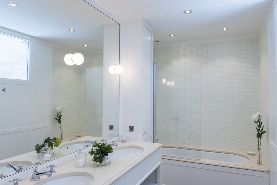 Double Room (Juliette) | Bathroom | Free toiletries, hair dryer, bathrobes, slippers
