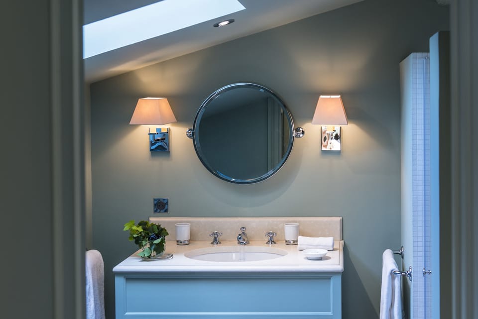 Double Room (Robert) | Bathroom | Free toiletries, hair dryer, bathrobes, slippers