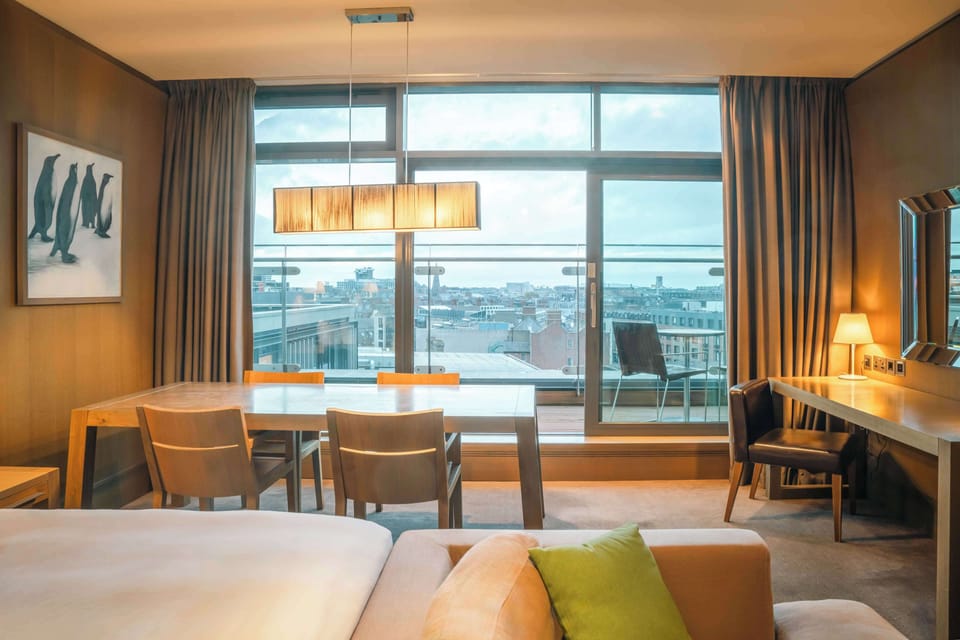 Junior Suite, Balcony | Hypo-allergenic bedding, minibar, in-room safe, desk