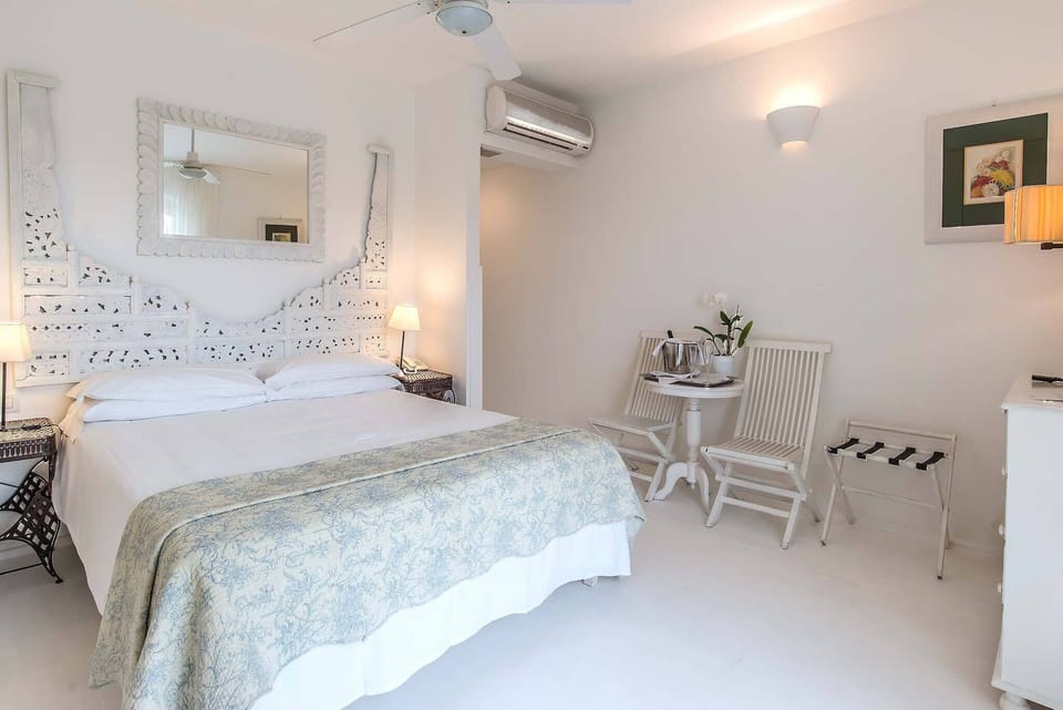 Classic Room, 1 Queen Bed, Non Smoking | Hypo-allergenic bedding, memory foam beds, minibar, in-room safe