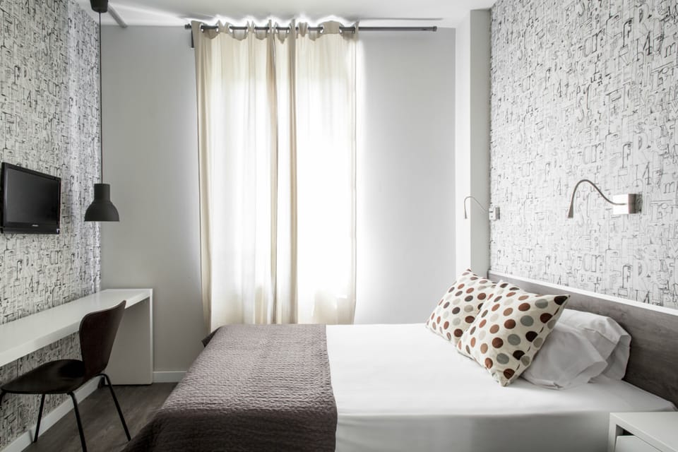 Executive Studio, 1 Double Bed | Desk, blackout drapes, free WiFi, bed sheets