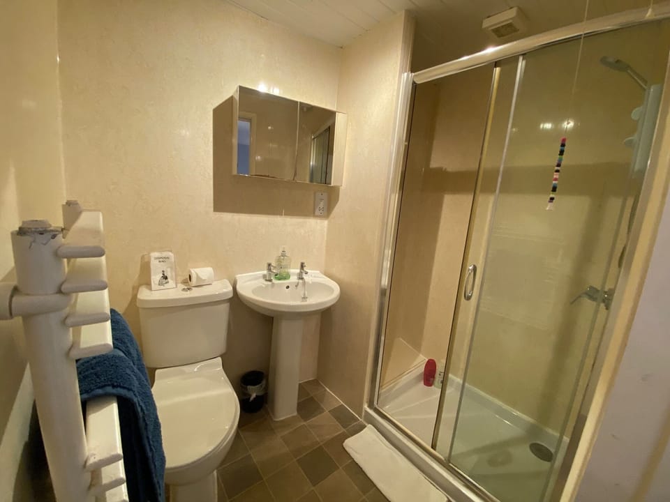 Quadruple Room, Ensuite | Bathroom