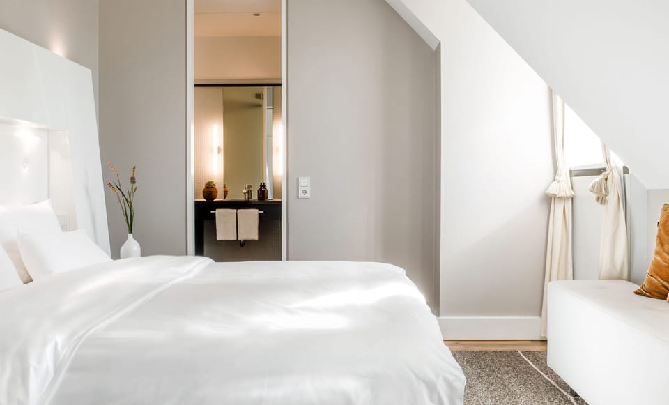Suite (Johann Jakob) | Minibar, in-room safe, individually decorated, individually furnished