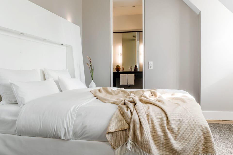 Suite (Johann Jakob) | Minibar, in-room safe, individually decorated, individually furnished