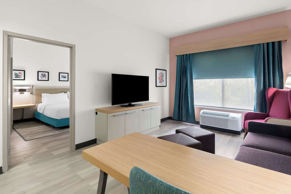 Suite, 1 King Bed, Accessible, Non Smoking (Hearing Impaired) | Living area | 32-inch flat-screen TV with satellite channels, TV