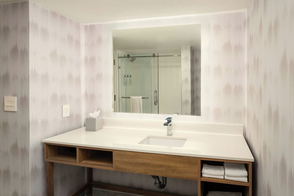 Shower, free toiletries, hair dryer, towels