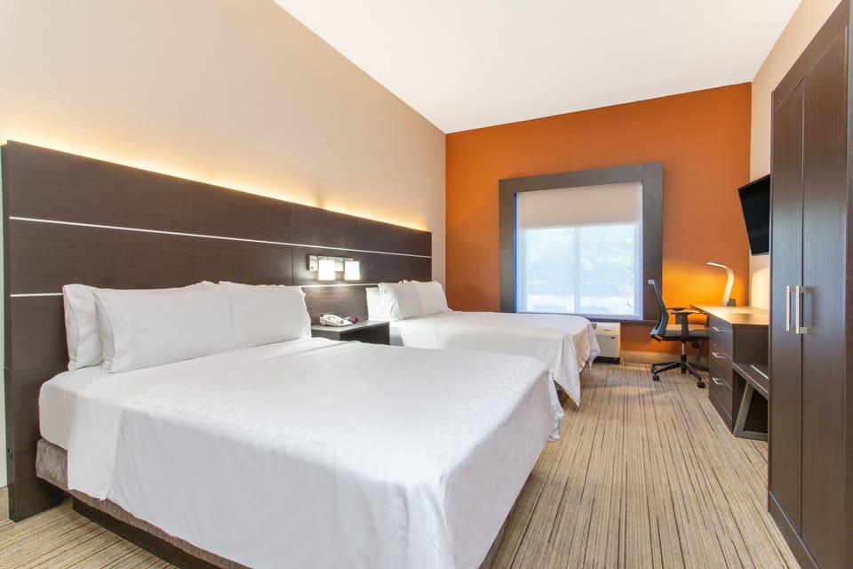 Premium bedding, pillowtop beds, in-room safe, desk