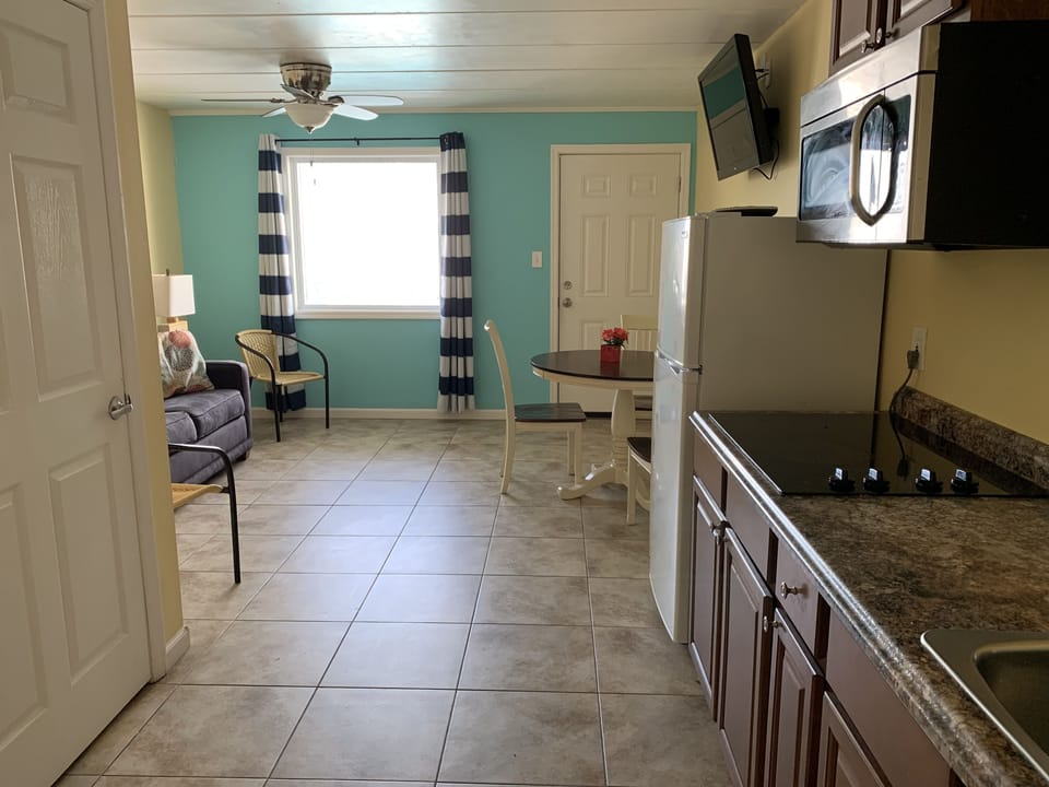 Deluxe Double Room | Living area | Flat-screen TV