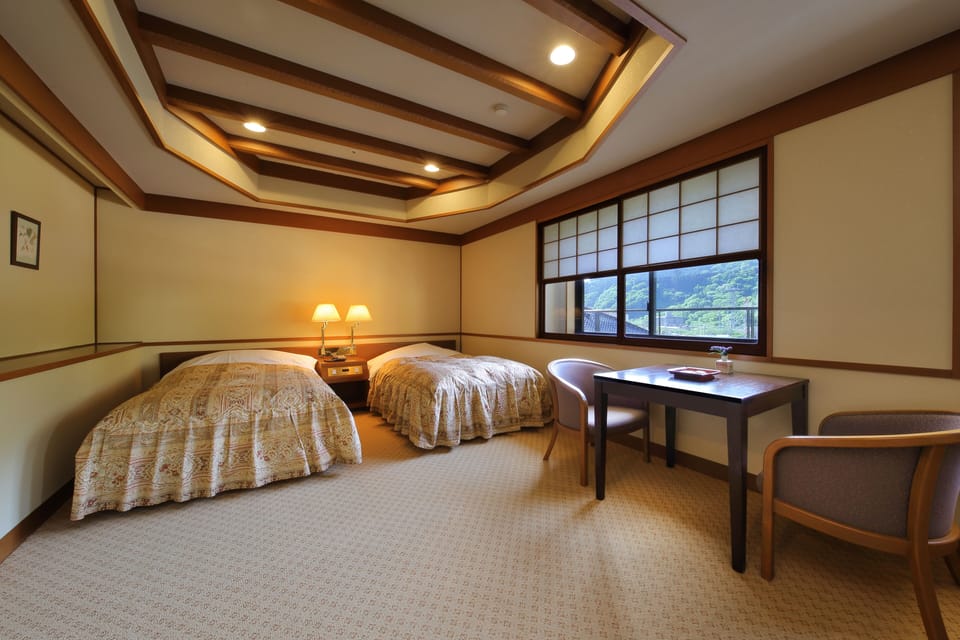 [East Tower] Twin Room | In-room safe, desk, WiFi (free)