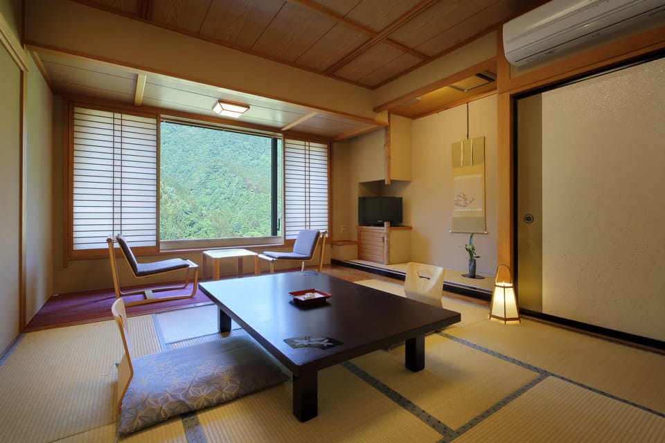 In-room safe, desk, WiFi (free)