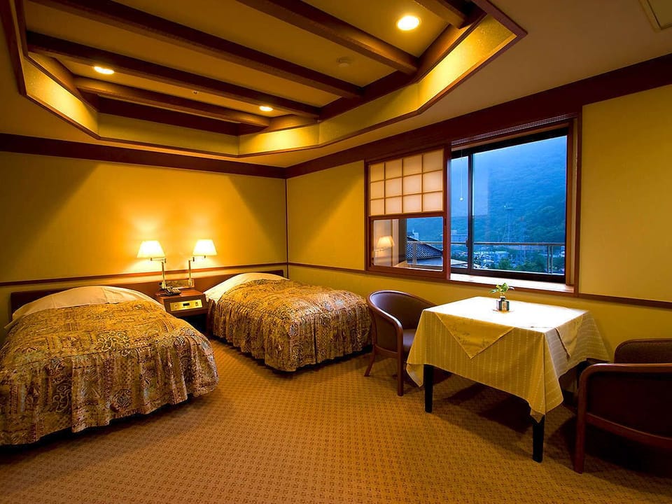 [East Tower] Twin Room | In-room safe, desk, WiFi (free)