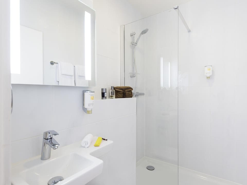 Standard Apartment, 1 Bedroom | Desk, bed sheets, alarm clocks