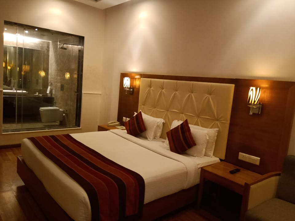 Premium Room | In-room safe, rollaway beds, free wired internet, bed sheets