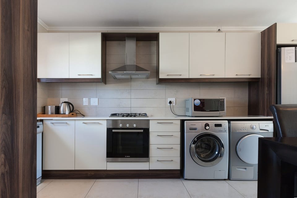 Double Room | Private kitchen | Fridge, microwave, oven, stovetop