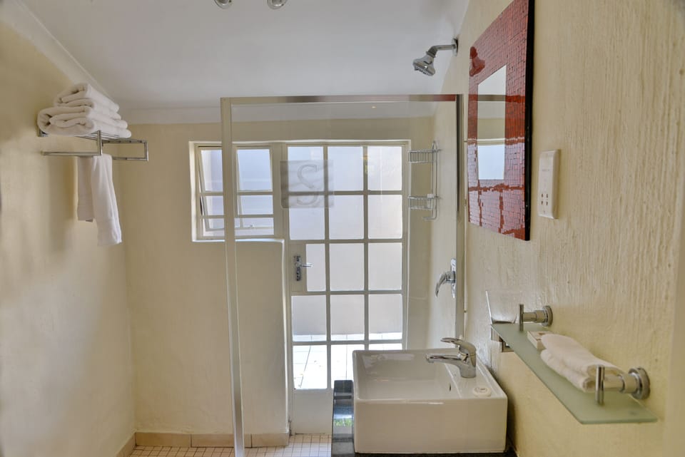 Shower, rainfall showerhead, free toiletries, hair dryer