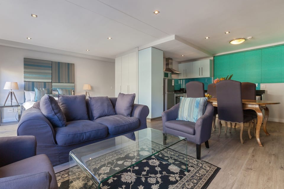 304 St Georges  | Living room | Flat-screen TV