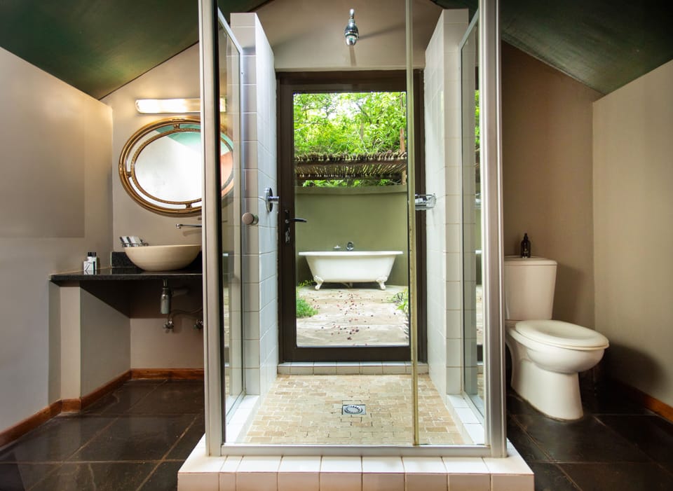 Luxury tented Accommodation twin | Bathroom | Shower, hair dryer, bathrobes, slippers