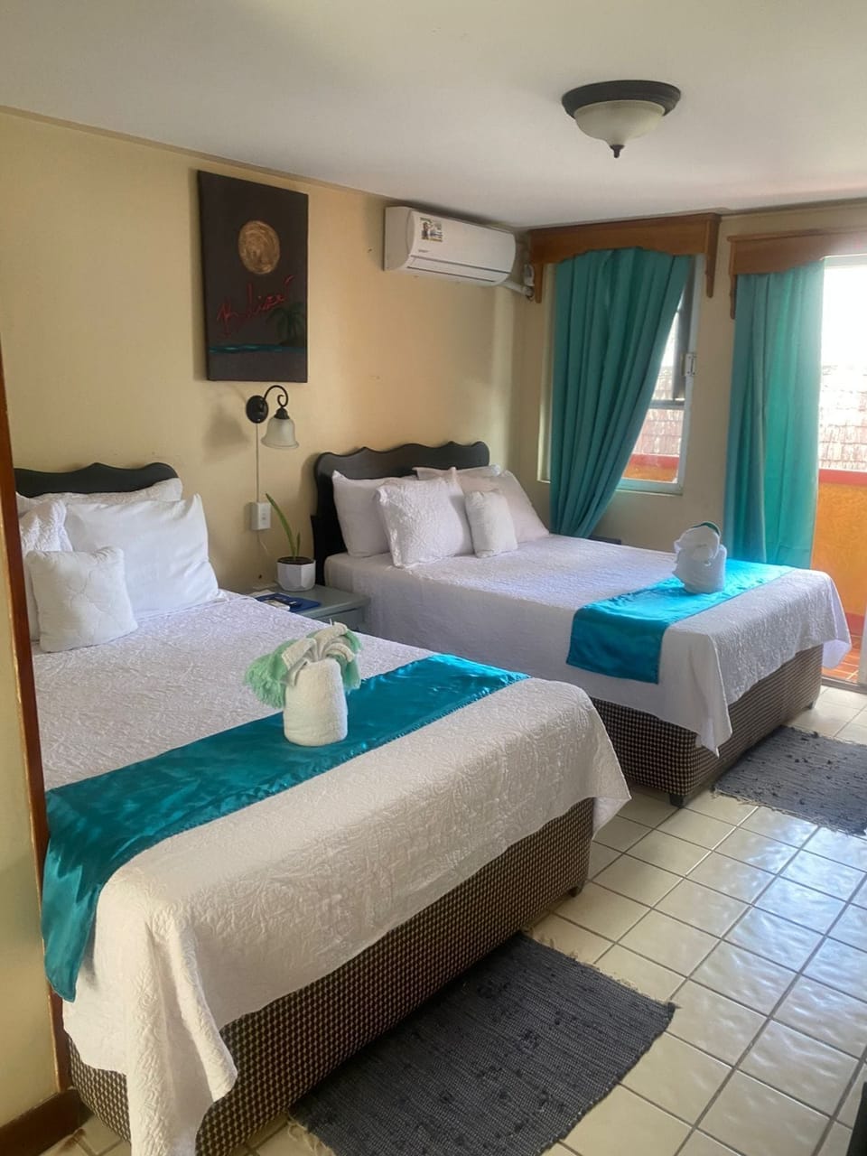 Basic Room | Iron/ironing board (on request), bed sheets