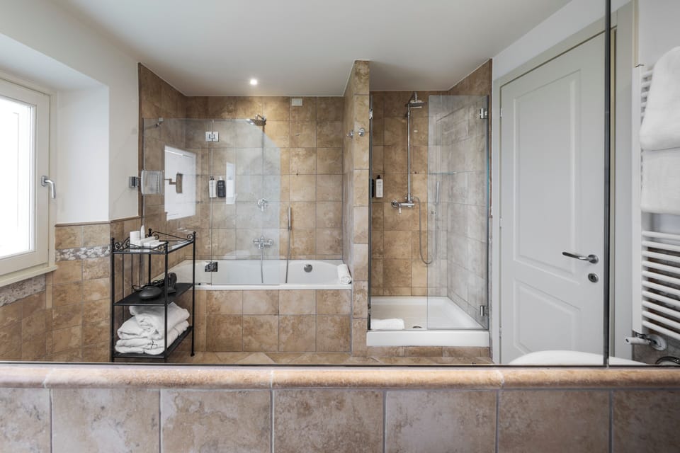 Loft with river view | Bathroom | Free toiletries, hair dryer, bidet, towels